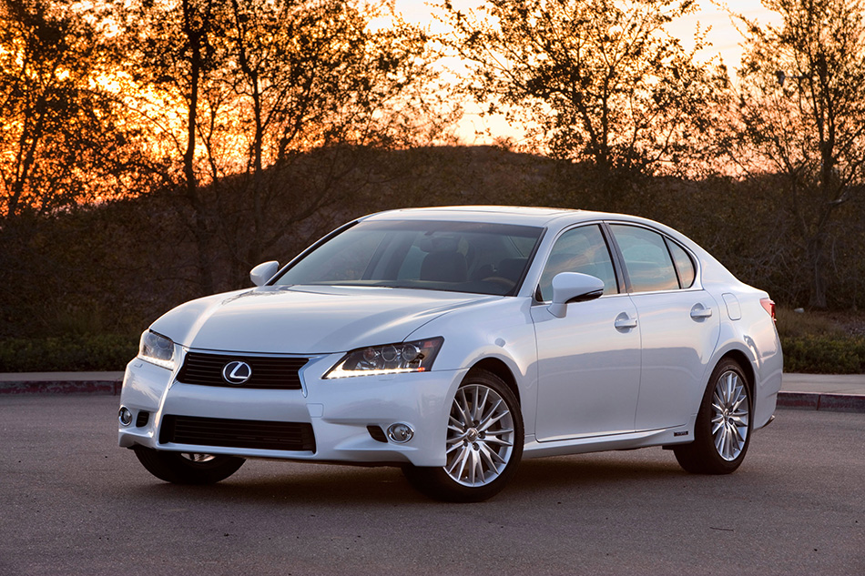 2014 Lexus GS 450h Front Angle