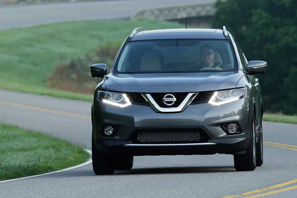 2014 Nissan Rogue Front Angle