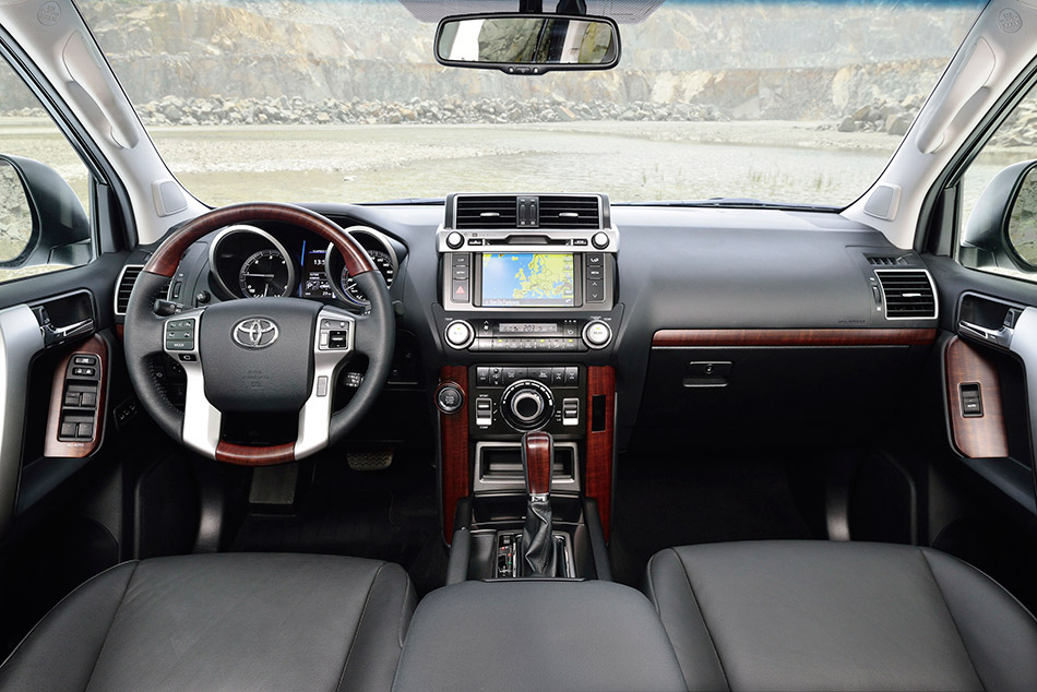 2014 Toyota Land Cruiser Interior