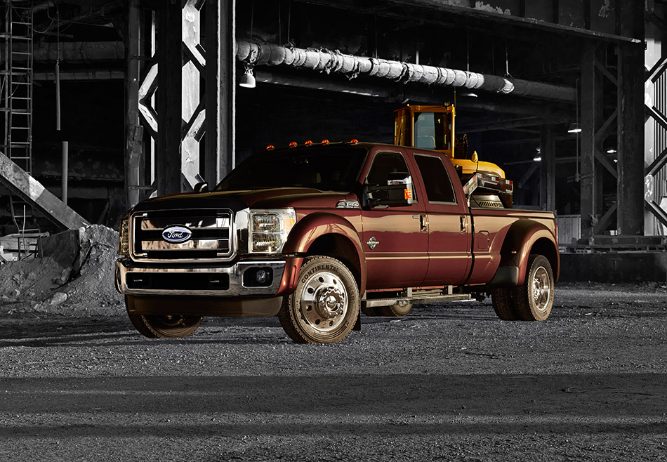 2015 Ford F-250 Super Duty King Ranch Front Angle