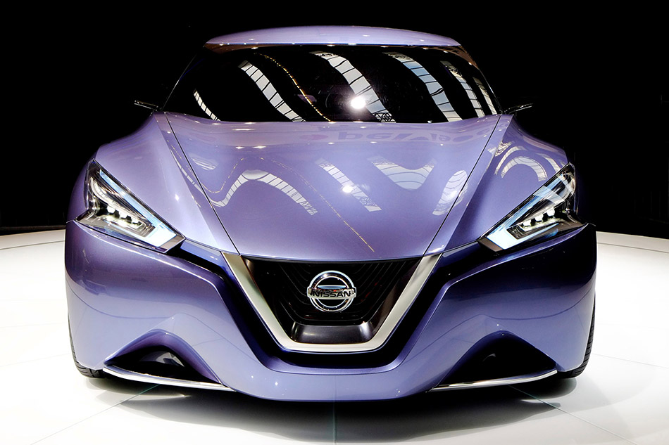 2013 Nissan Friend-Me concept Front Angle