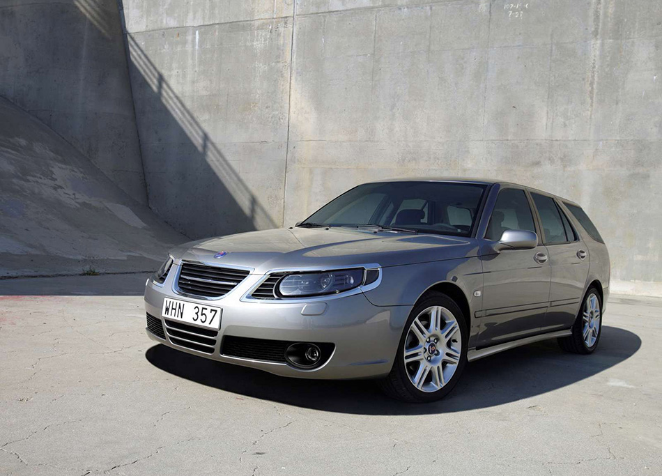 2006 Saab 9-5 SportCombi Front Angle