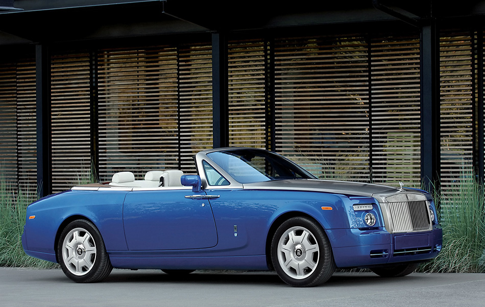 2008 Rolls-Royce Phantom Drophead Coupe Front Angle