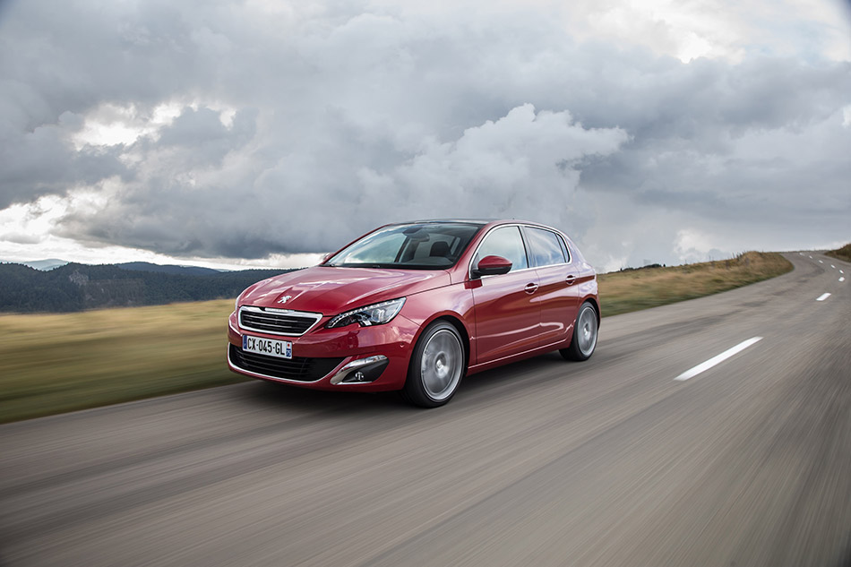 2014 Peugeot 308 Allure Front Angle