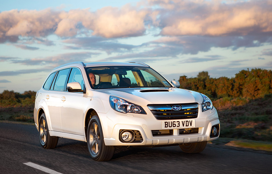 2014 Subaru Outback 2.0D SX Lineartronic Front Angle