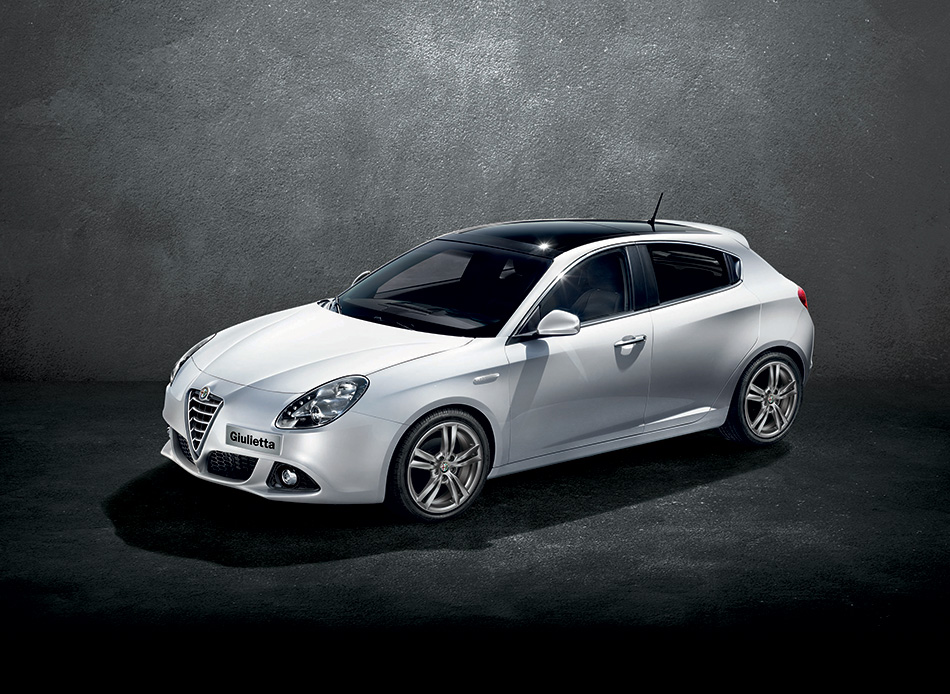 2014 Alfa Romeo Giulietta Front Angle