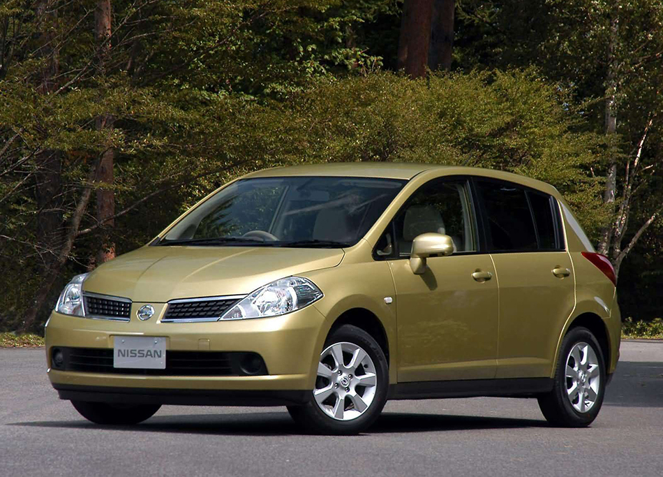 2004 Nissan Tiida Front Angle