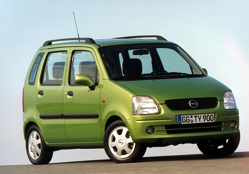 2000 Opel Agila Front Angle