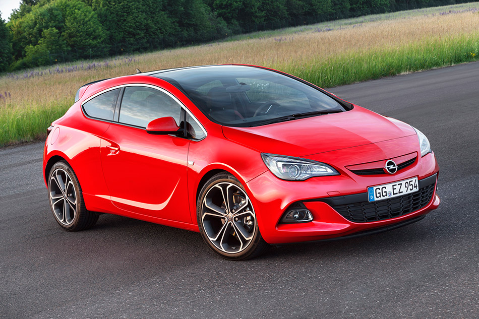 2013 Opel Astra BiTurbo Front Angle