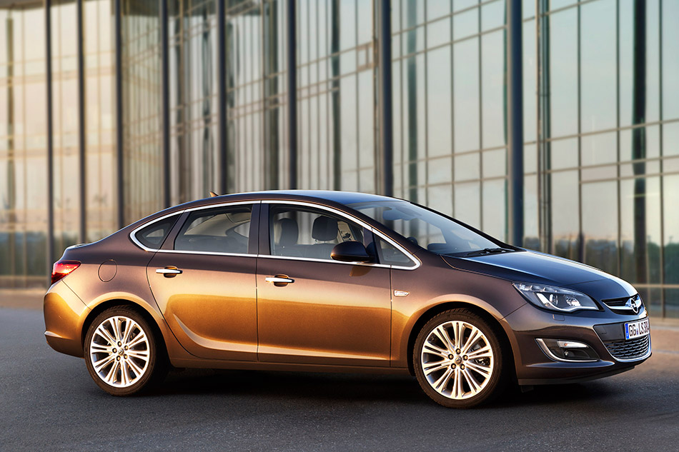 2013 Opel Astra Sedan Front Angle