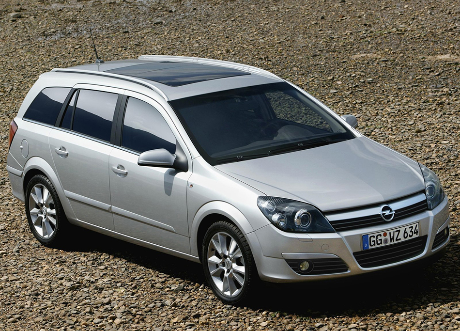 2004 Opel Astra Station Wagon Front Angle