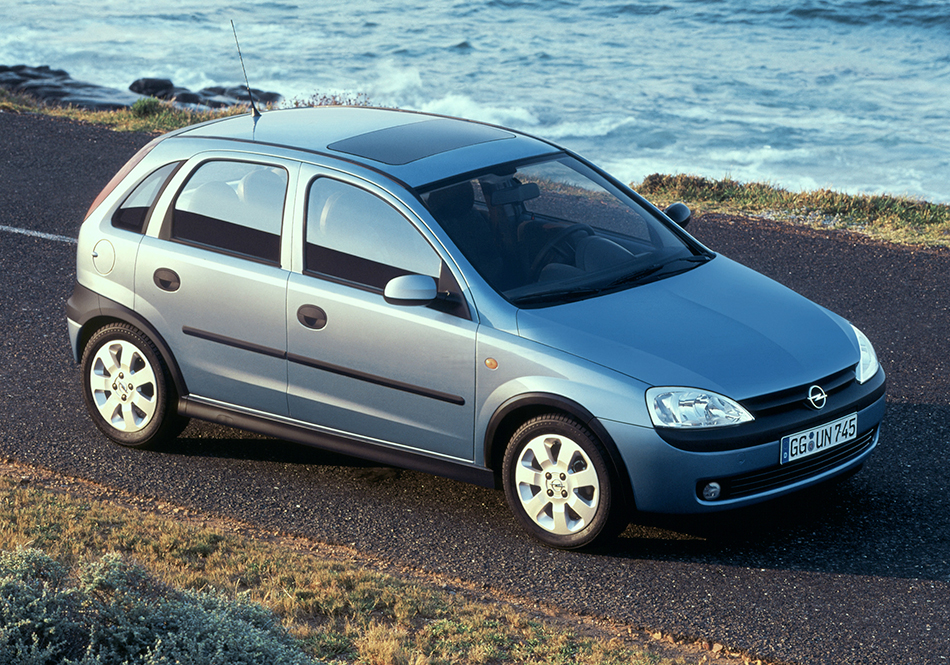 2000 Opel Corsa Front Angle
