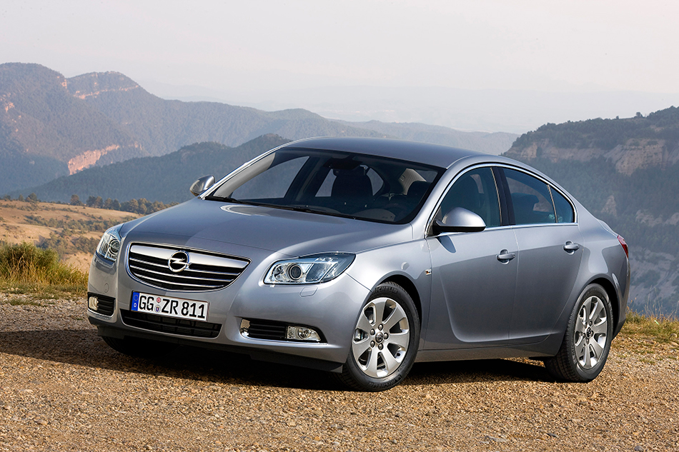 2009 Opel Insignia ecoFLEX Front Angle