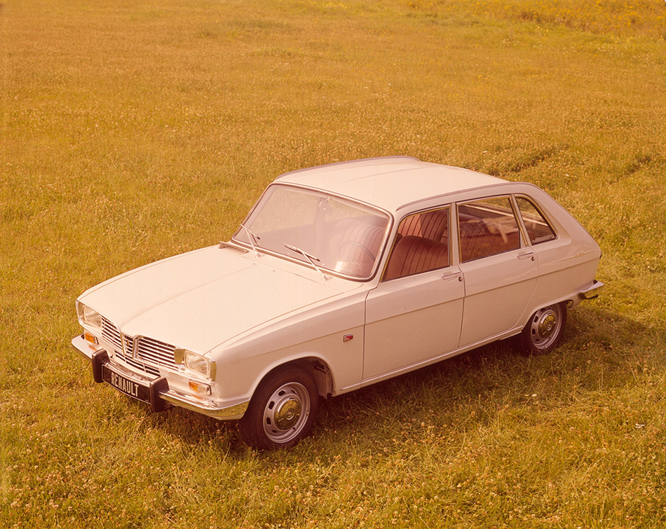 1964 Renault 16 Front Angle