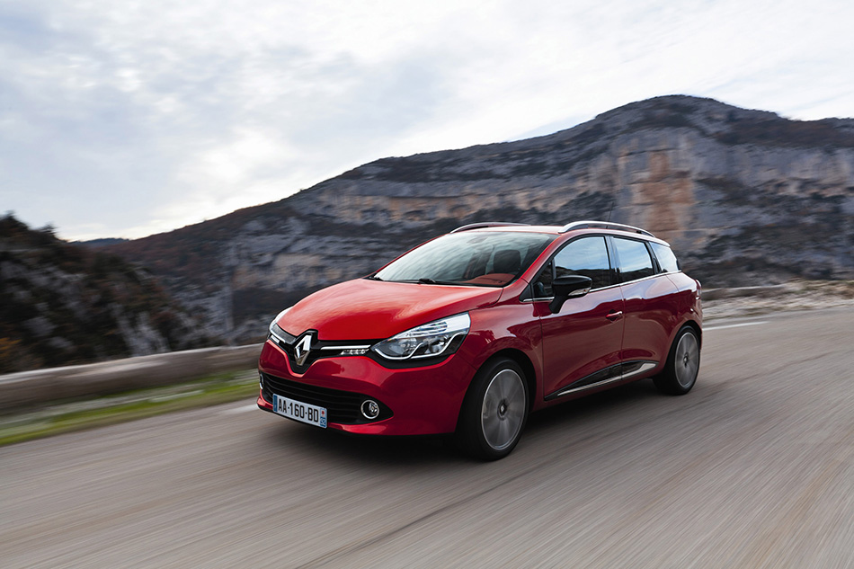 2013 Renault Clio Estate Front Angle