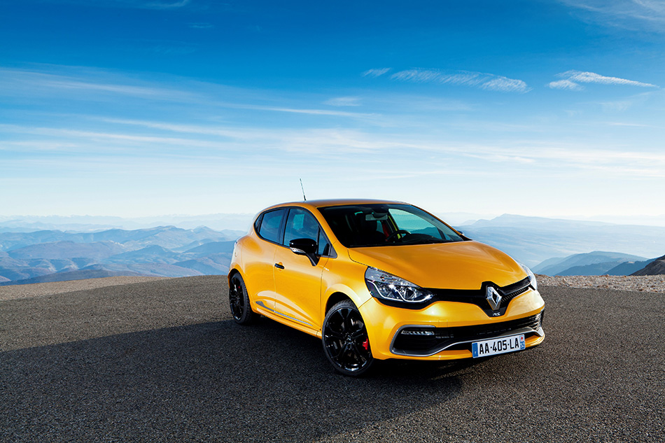 2013 Renault Clio RS 200 EDC Front Angle