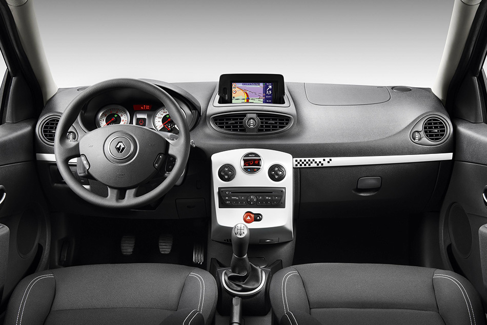 2010 Renault Clio S Interior