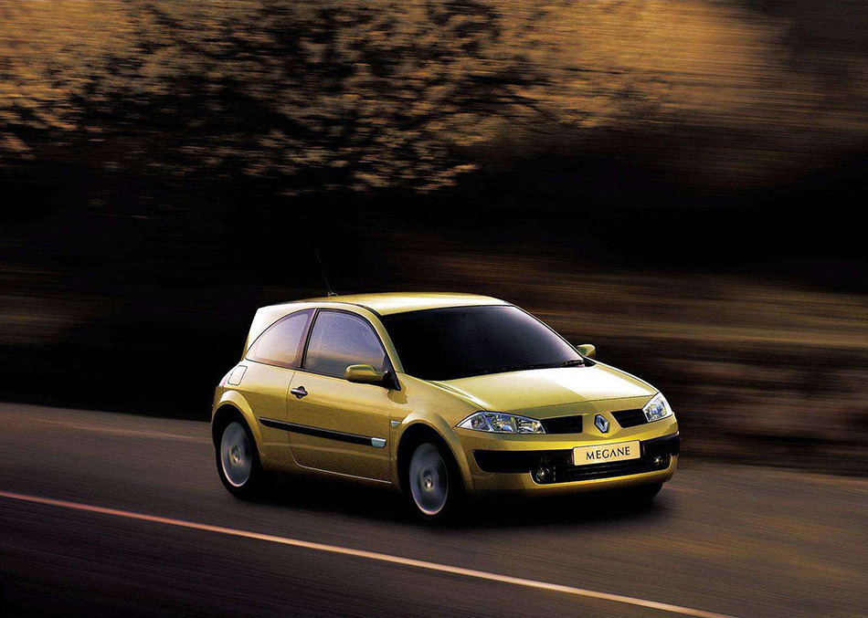 2003 Renault Megane II Sport Hatch Front Angle