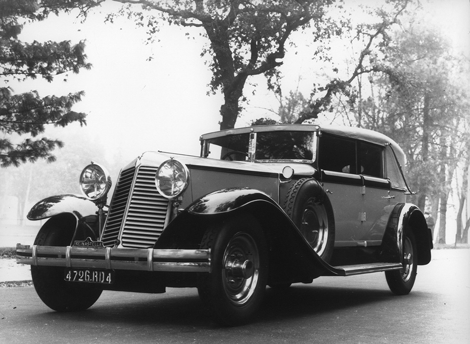 1928 Renault Reinastella Front Angle