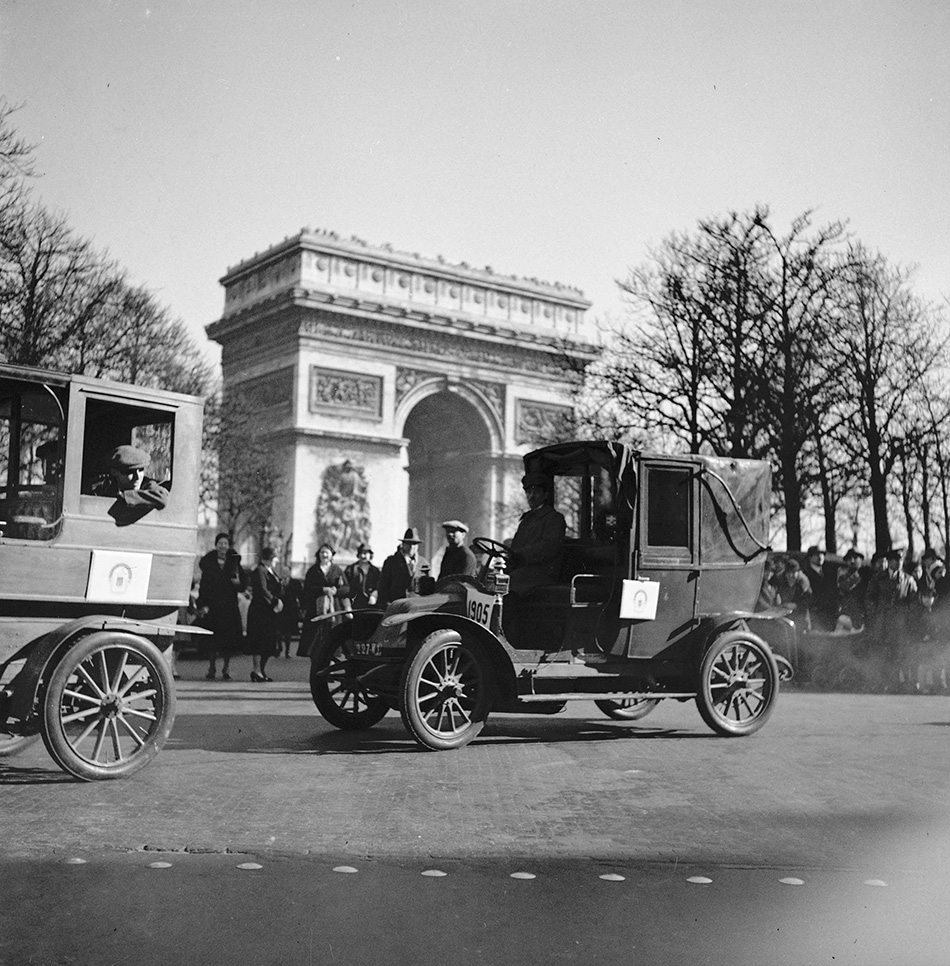 1905 Renault Type AG Front Angle