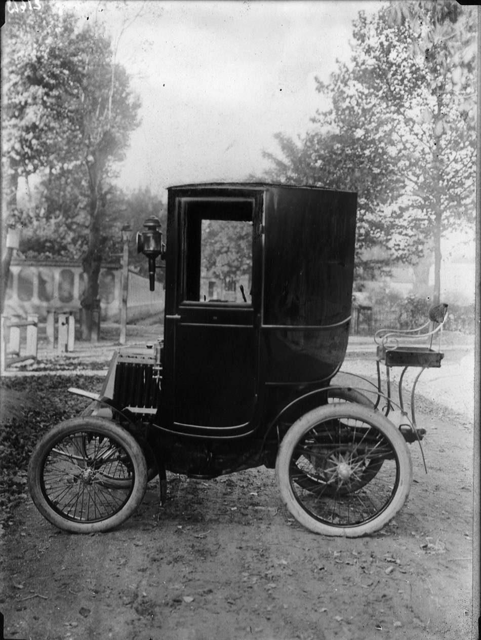 1899 Renault Type B Front Angle
