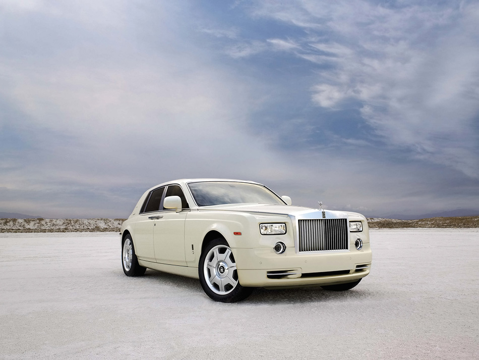 2009 Rolls-Royce Phantom Front Angle