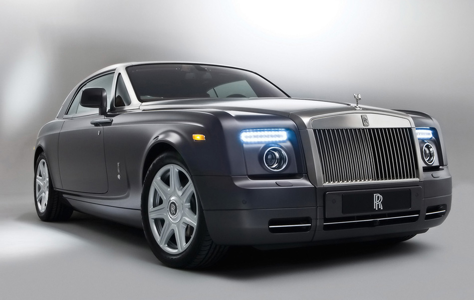 2009 Rolls-Royce Phantom Coupe Front Angle