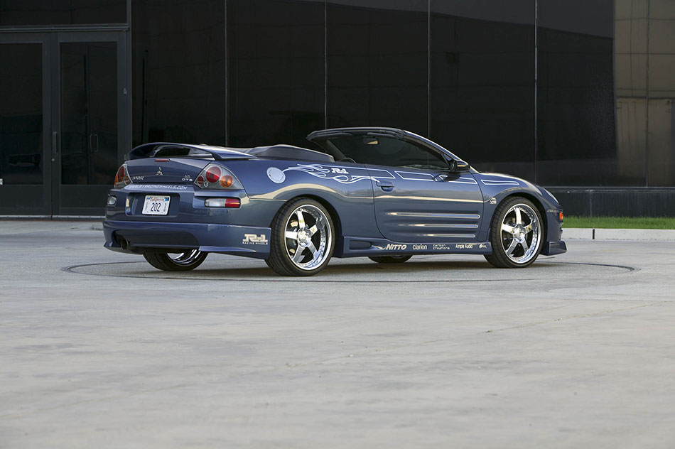 2004 Eclipse Spyder Rear Angle