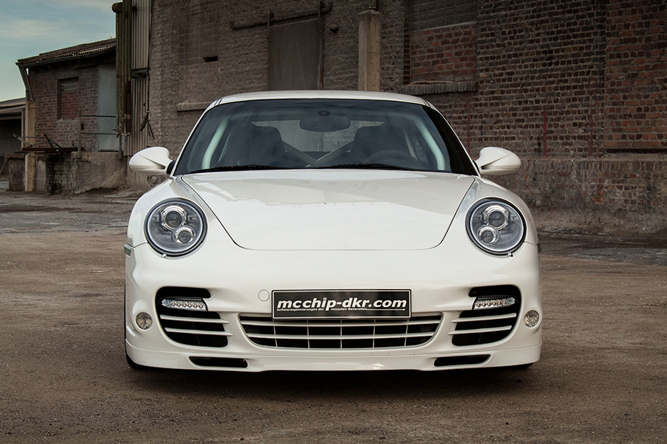 2013 MCCHIP-DKR Porsche 997 Turbo S Front Angle