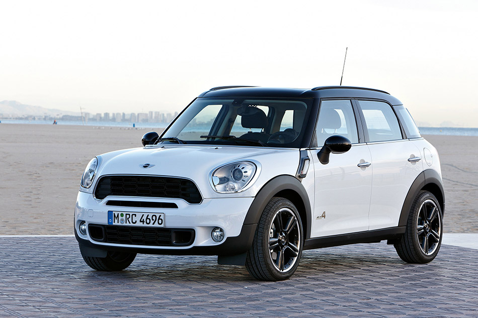 2010 MINI Countryman Front Angle