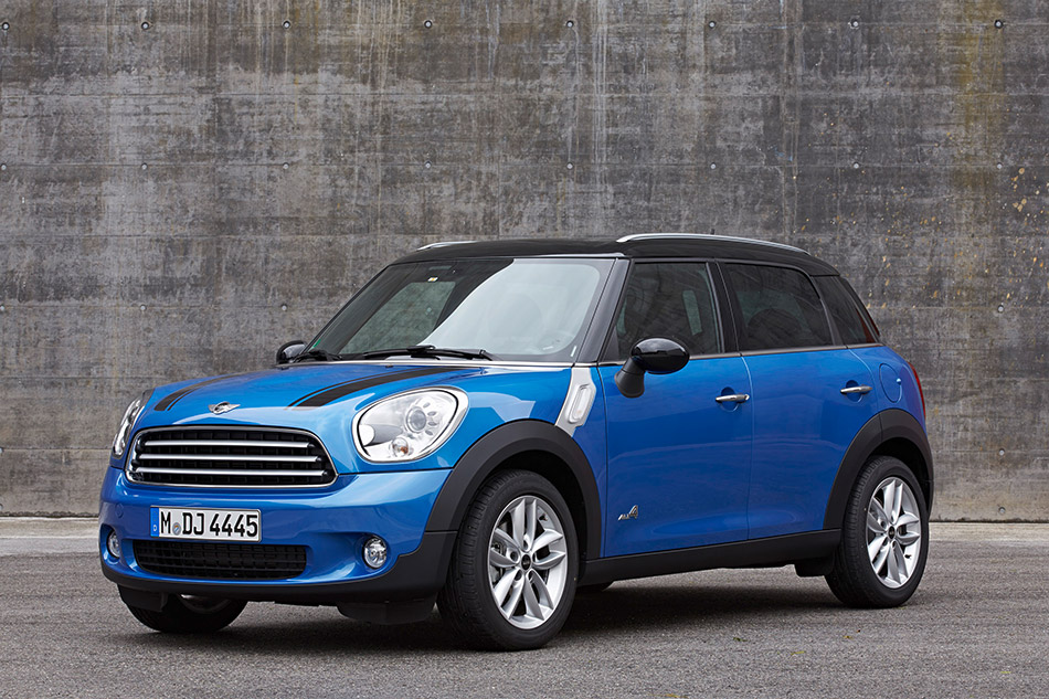 2013 MINI Countryman Cooper ALL4 Front Angle