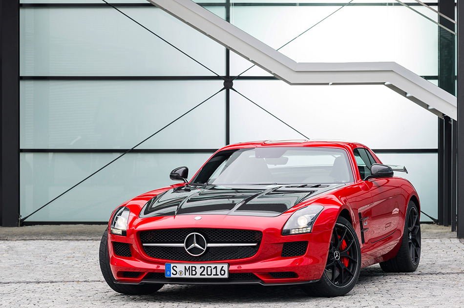 2014 Mercedes-Benz SLS AMG GT Final Edition Front Angle