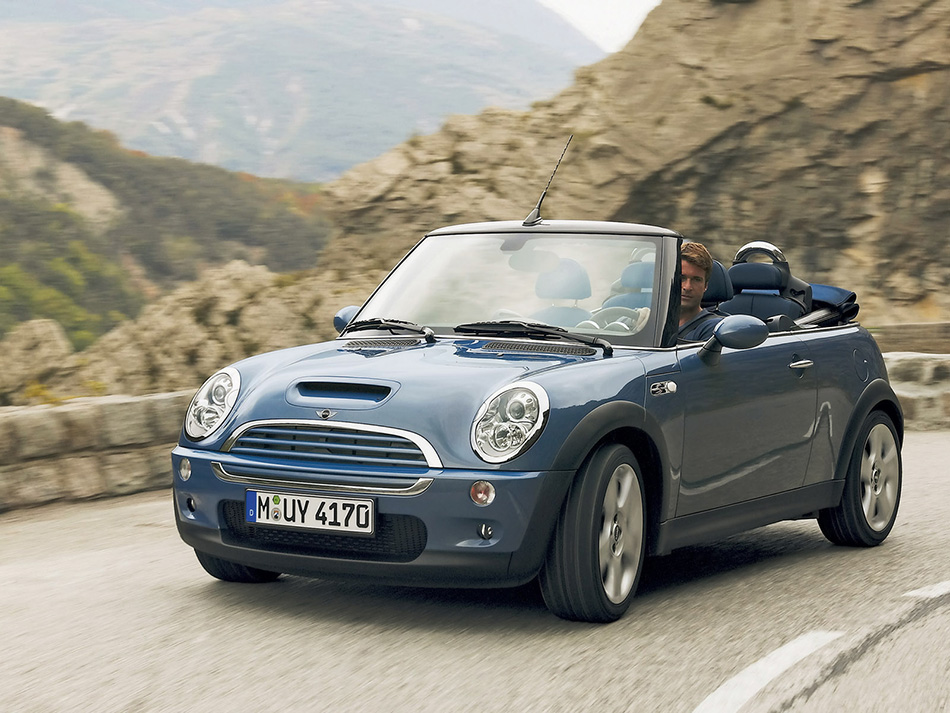 2005 Mini Cooper S Convertible Front Angle