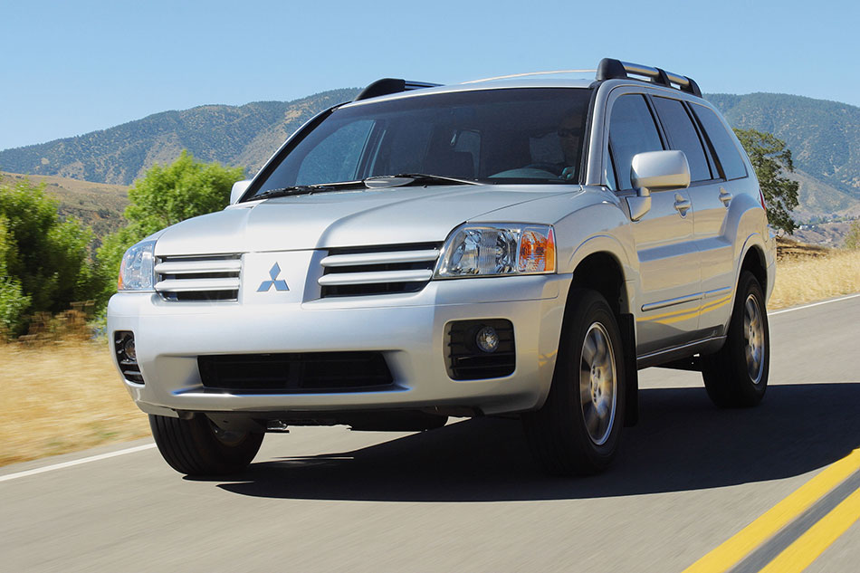 2004 Mitsubishi Endeavor Front Angle