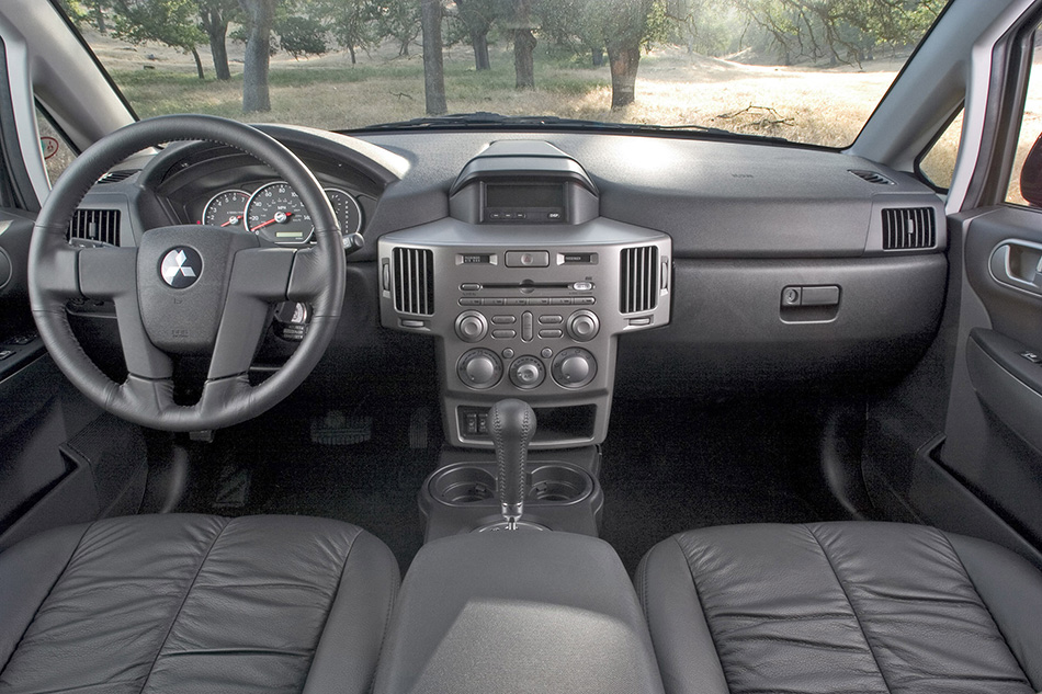 2005 Mitsubishi Endeavor Interior