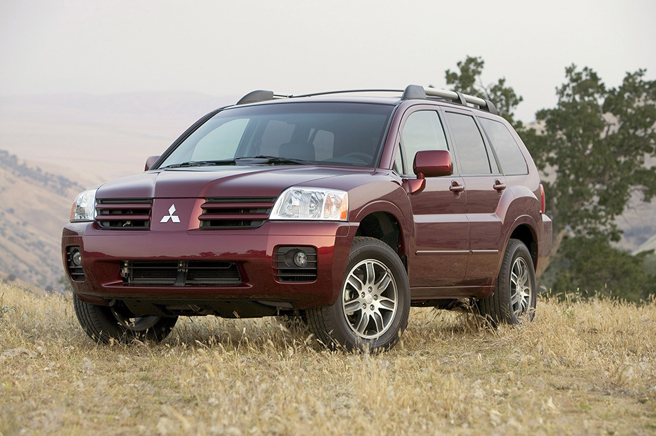 2005 Mitsubishi Endeavor Front Angle