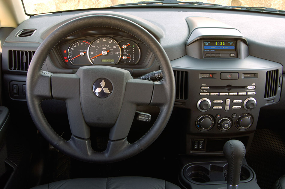 2006 Mitsubishi Endeavor Interior