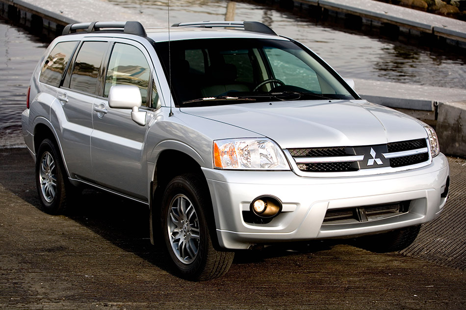 2007 Mitsubishi Endeavor Front Angle