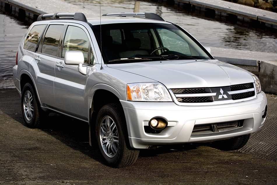 2008 Mitsubishi Endeavor Front Angle