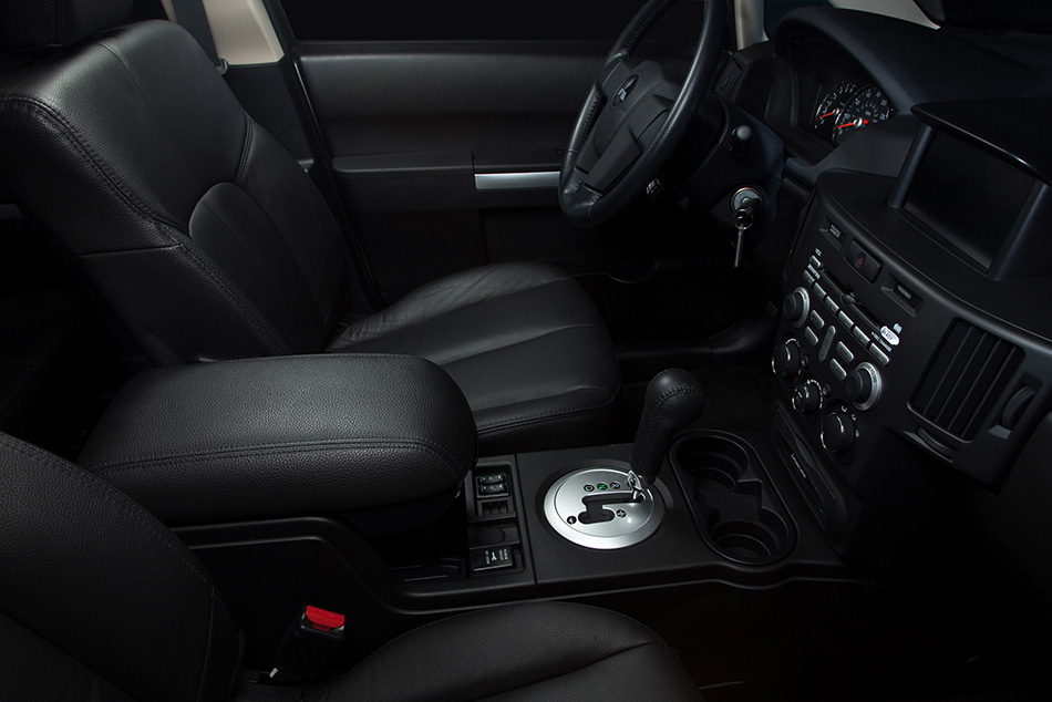 2011 Mitsubishi Endeavor Interior