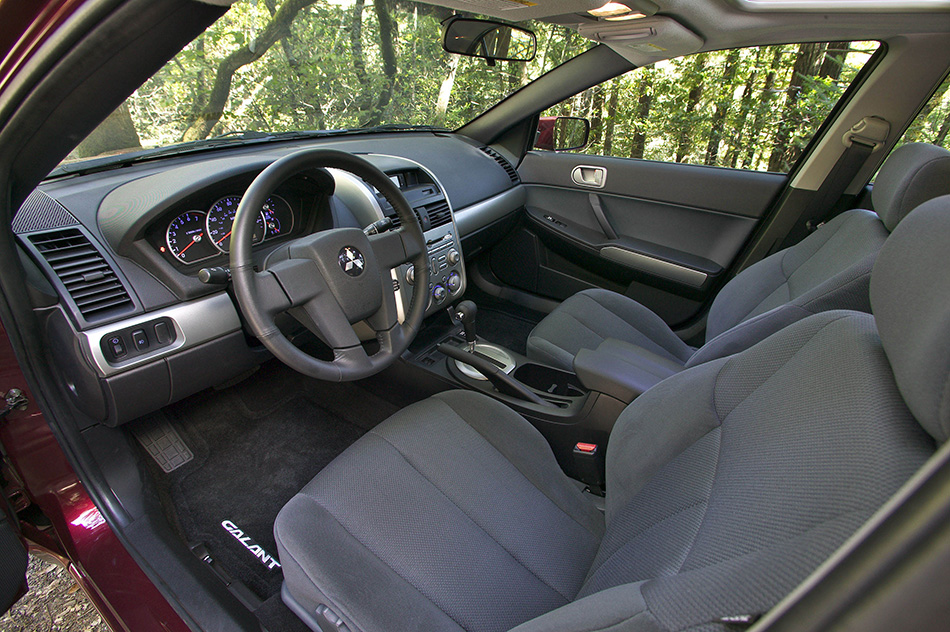 2005 Mitsubishi Galant Interior