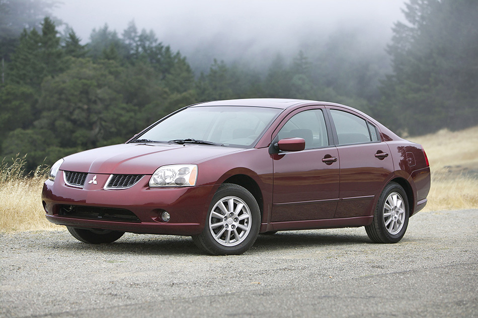 2005 Mitsubishi Galant Front Angle