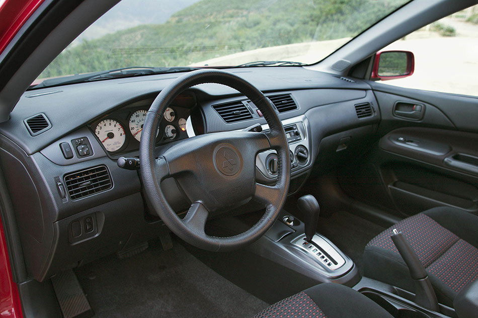 2004 Mitsubishi Lancer Interior