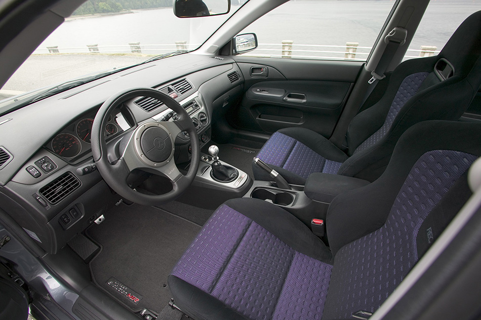 2005 Mitsubishi Lancer Evolution MR Interior