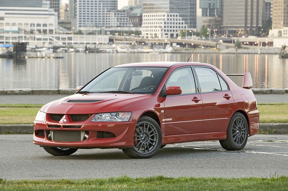 2005 Mitsubishi Lancer Evolution MR Front Angle