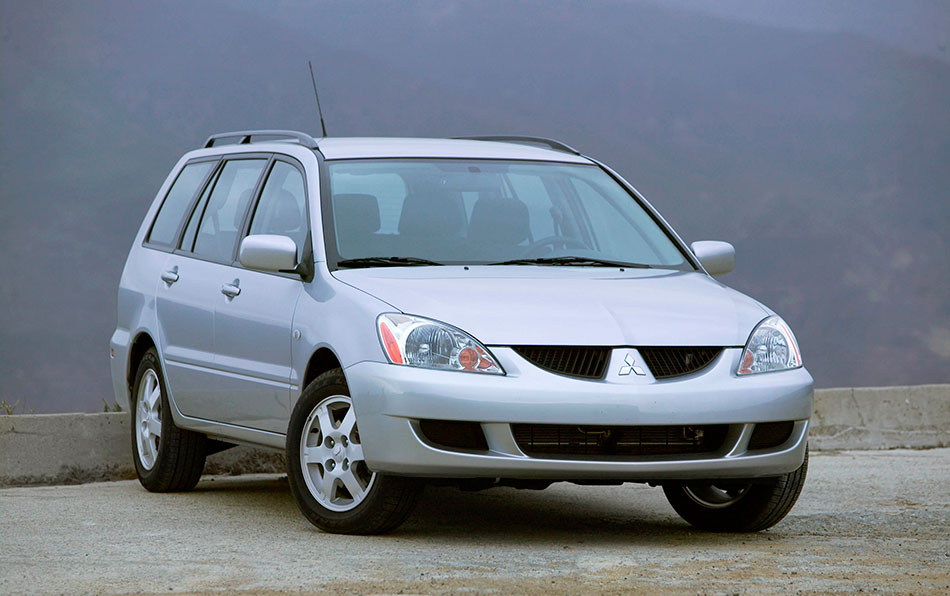 2004 Mitsubishi Lancer Sportback Front Angle