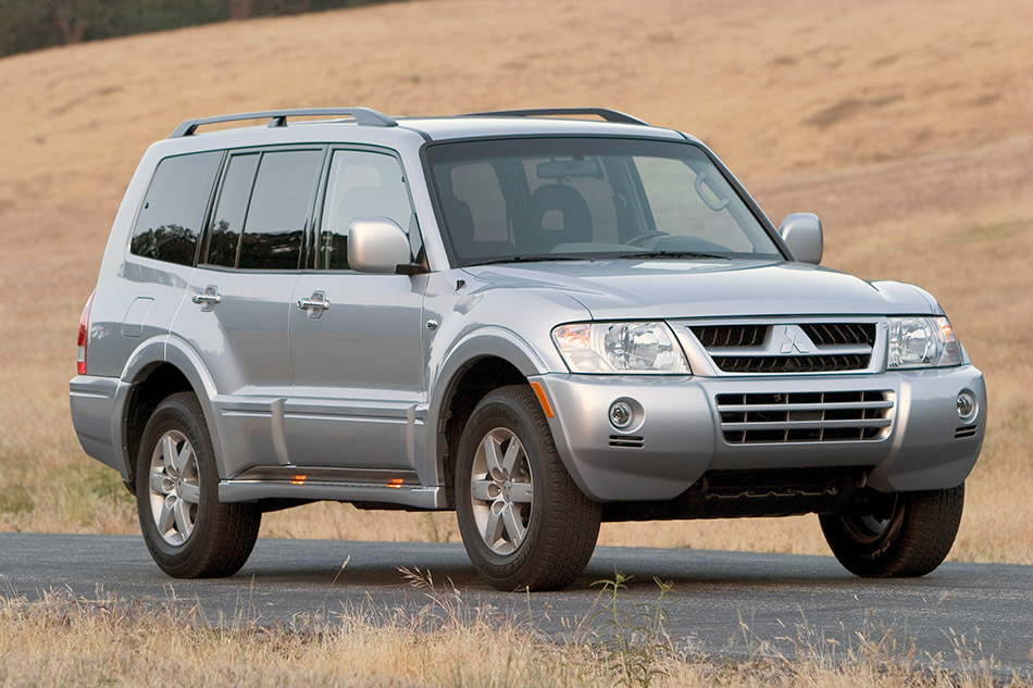 2006 Mitsubishi Montero Front Angle