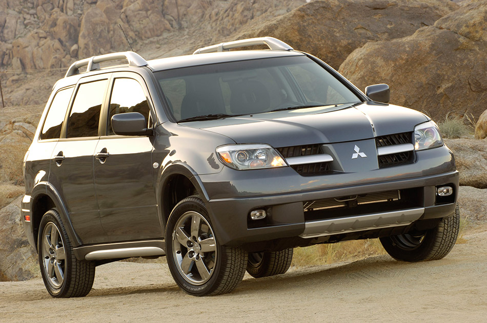 2006 Mitsubishi Outlander Front Angle