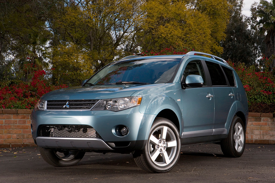 2007 Mitsubishi Outlander Front Angle