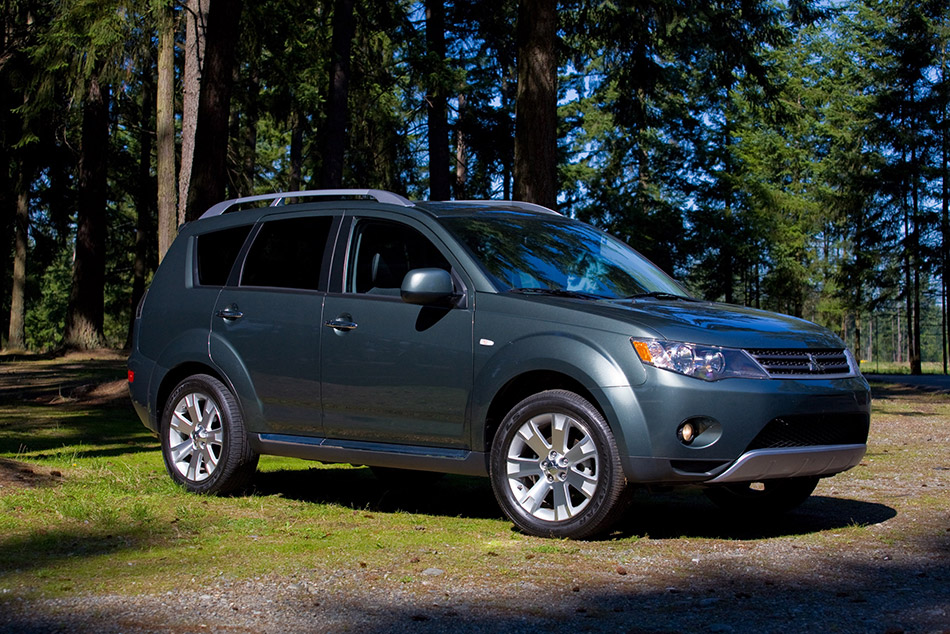 2009 Mitsubishi Outlander Front Angle